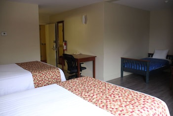 Upgraded, Room, 2 Queen Beds, Non Smoking