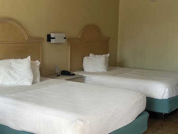 2 Queen Beds, Non-Smoking, Refrigerator, Microwave