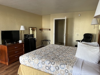 King Bed, Non-Smoking, Refrigerator, Microwave