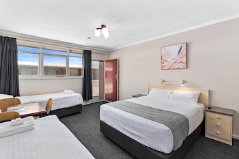 Standard Room, Multiple Beds, Non Smoking