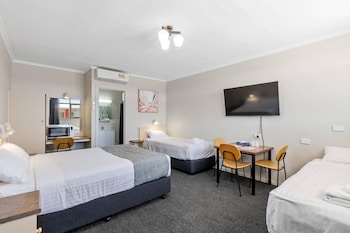 Standard Room, Multiple Beds, Non Smoking