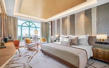 Club Room, Club Lounge Access