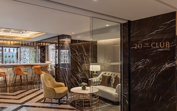 Club Room, Club Lounge Access