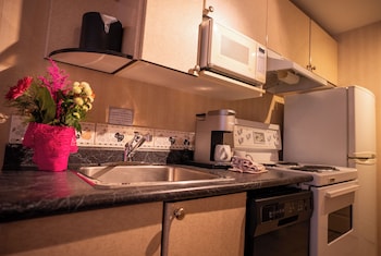 Standard Studio Suite, 1 Queen Bed, Kitchenette
