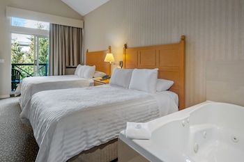 Deluxe Studio, 2 Queen Beds, Kitchenette