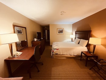 Queen Kitchenette Suite