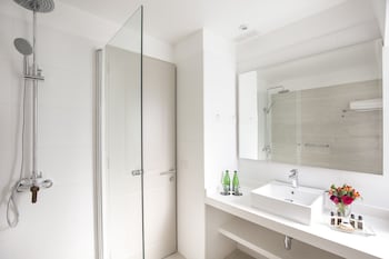 Double Room (Unique)