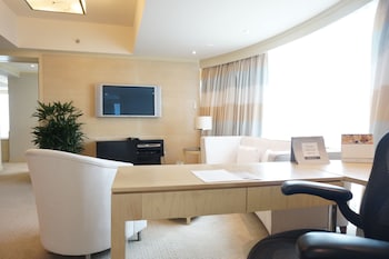 Executive Deluxe Suite
