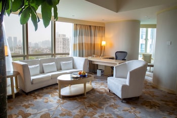 Executive Deluxe Suite