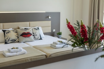 Double or Twin Room, 1 Double or 2 Twin Beds, Sea View