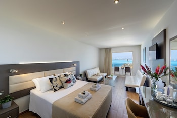 Family Room, Garden View