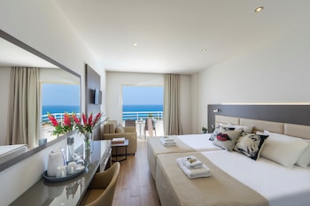 Double or Twin Room, 1 Double or 2 Twin Beds, Sea View