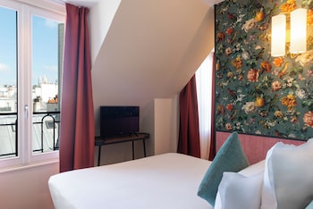 Family Room, 1 Queen Bed with Sofa bed, City View