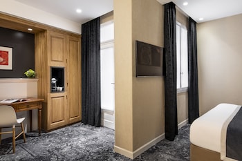 Junior Suite, 1 Queen Bed, Non Smoking, Courtyard View