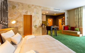 ROOMY Large Double Room with kitchenette