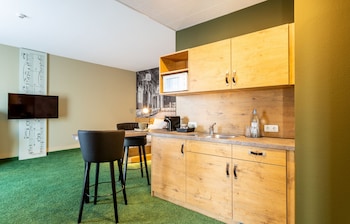 ROOMY Large Double Room with kitchenette