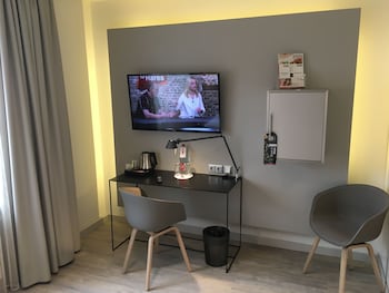 Basic Double Room, 1 Bedroom, Non Smoking, Courtyard View (New Style)