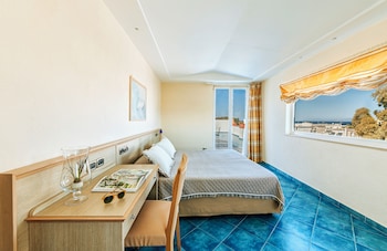 Superior Double or Twin Room, Partial Sea View