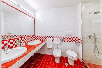 Superior Double or Twin Room, Partial Sea View