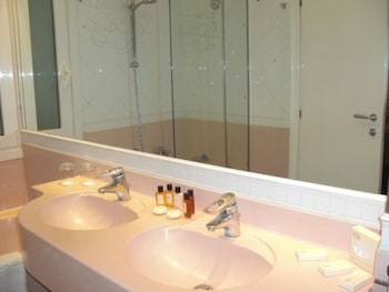 Deluxe Double or Twin Room, Pool View