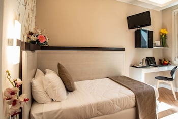 Family Room, 2 Bedrooms, 2 Bathrooms