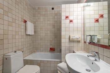 Economy Triple Room