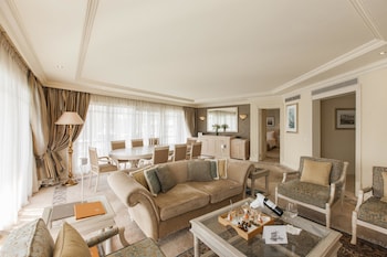 Luxury Suite