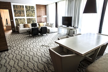 Club Suite, 1 King Bed, Club Lounge Access (Prestige)