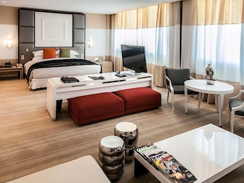 Junior Suite, 1 King Bed, Club Lounge Access