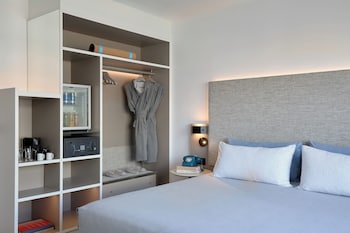 Room (The Townhouse)