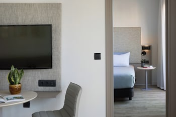Room (The Townhouse)