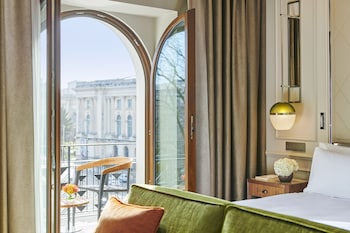 Classic Room, 1 King Bed, Balcony