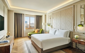 Suite, 1 King Bed, City View