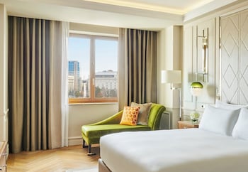 Suite, 1 King Bed, City View