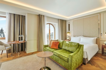 Classic Room, 1 King Bed, Balcony