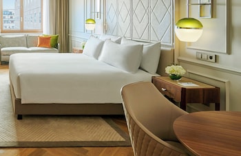 Premium Room, 1 King Bed, Corner
