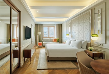 Premium Room, 1 King Bed, Corner