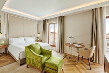 Classic Room, 1 King Bed (Furnished Balcony)