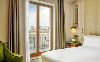 Classic Room, 1 King Bed (Furnished Balcony)