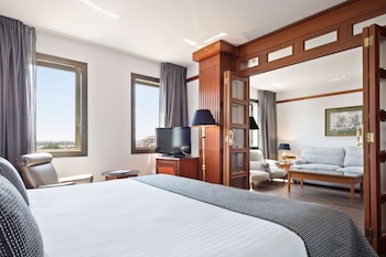 Junior Suite, 1 King Bed, Non Smoking (Living Room)