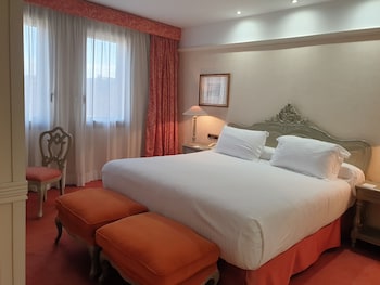 Junior Suite, 1 King Bed, Non Smoking (Living Room)