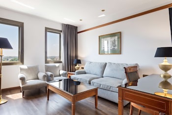 Junior Suite, 1 King Bed, Non Smoking (Living Room)