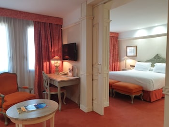 Junior Suite, 1 King Bed, Non Smoking (Living Room)