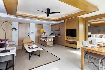 Suite, 2 Bedrooms (Ocean Coral Lounge)