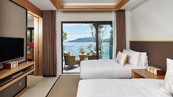 Club Two Bedroom Suite Ocean Balcony