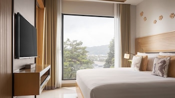 One Bedroom Suite Ocean Coral Lounge