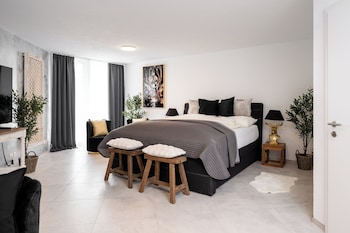 Deluxe Studio Suite