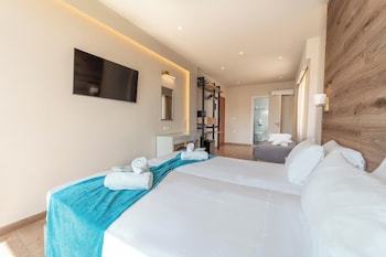 One Bedroom Triple Family Room