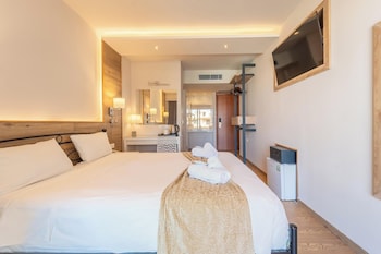 Pool View Room