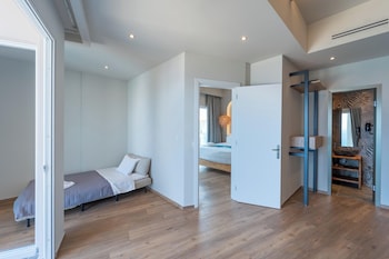 Deluxe Suite Sea View and Pool